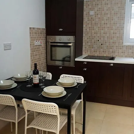 Lazuli Seaview 34 * לרנקה